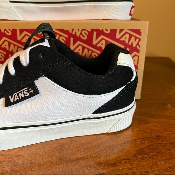 VANS Chukka Push 2-Tone Black White Panda Sneakers - Picture 3 of 10